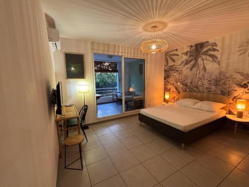 Postel nebo postele na pokoji v ubytování Le Corail - plages - parking - clim - wifi