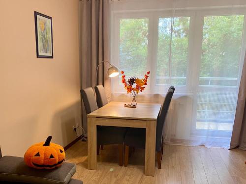 Φωτογραφία από το άλμπουμ του Apartament na Saperskiej, osiedle zamknięte, parking σε Πλοκ