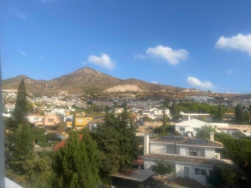 En generel udsigt til bjerge eller udsigt til bjerge taget fra feriehuset