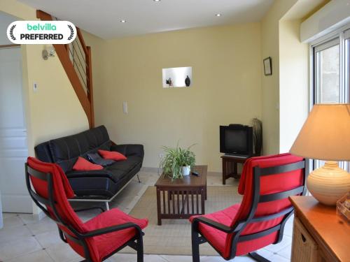 Μια τηλεόραση ή/και κέντρο ψυχαγωγίας στο Peaceful Stay near Lake