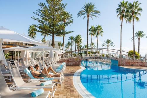 CM Playa del Moro — Pool view