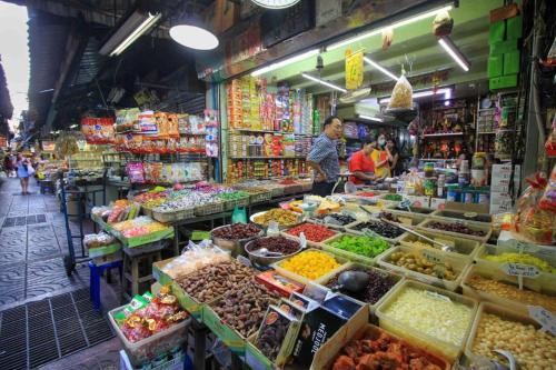 a market filled with lots of different fruits and vegetables at xx The Character Yaowarat เดอะ คาแรคเตอร์ เยาวราช ตรอกข้าวสาร in Samphanthawong
