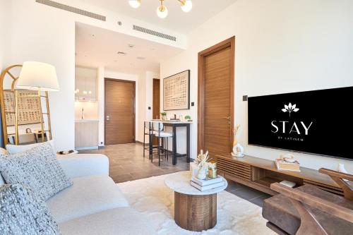 STAY BY LATINEM Luxury 1BR Holiday Home CB 0607 Near Burj Khalifa