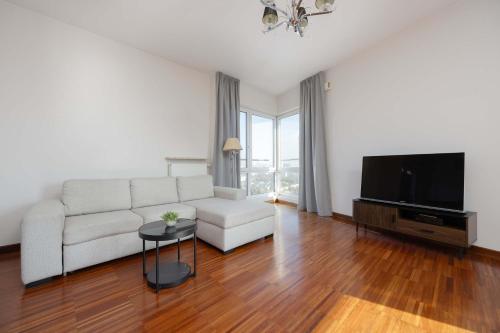 Family Apartment with 2 Bedrooms on the 16th Floor in Warsaw by Noclegi Renters