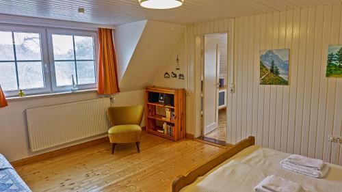 En eller flere senge i et værelse på Ferienhaus Heimathafen