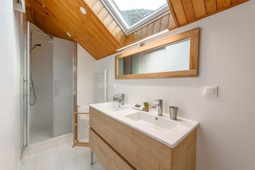 Koupelna v ubytování Maison Horizon - Charmante propriété familiale avec jardins & jeux