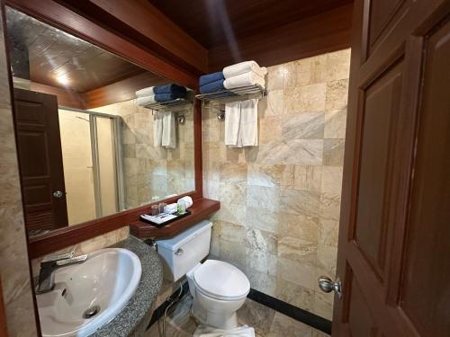 Ένα μπάνιο στο The Taksim Royal Beach Hotel