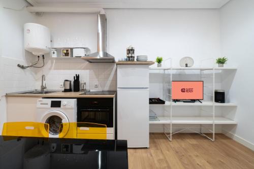 Køkken eller tekøkken på GuestReady- Bright central Madrid Flat