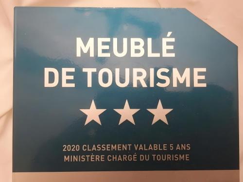 a sign that reads neille de tourer with stars at Gite Notre Désir in Abriès