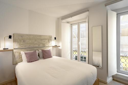 Downtown Modern Apartments by Homing