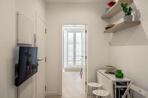 Downtown Modern Apartments by Homing