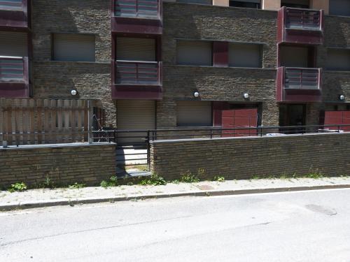  Cabirol-Vacances Pirinenca -  Room  picture :   Bath    TV    Hairdryer                           