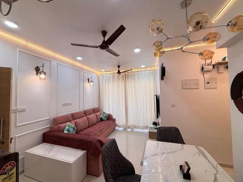 Posezení v ubytování Resort Style Pool View 2BHK near Dabolim Airport