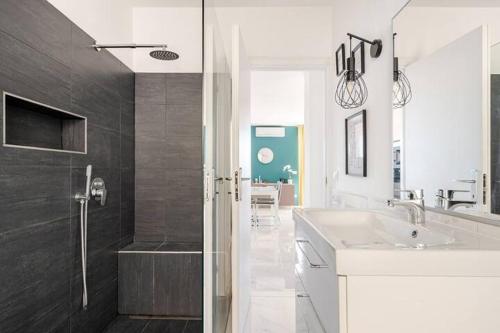 Ένα μπάνιο στο Loft Vista Panoramica - 10 min from Como - Chiasso