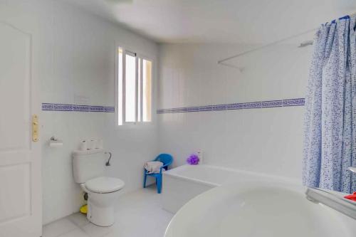 3 Bed Apartment Sleeps 5 - 2 Pools - Smart Tv