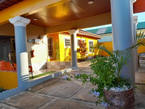 Gallery image of Martina's Executive Lodge in Trofwi