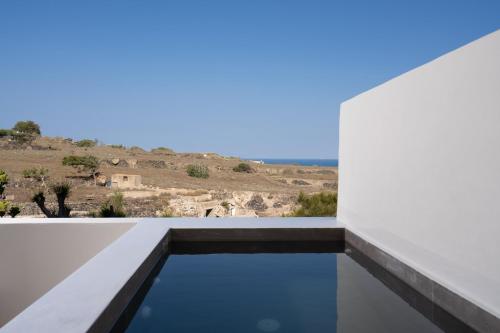 Acanthus Oia - Private Hot Tub Suites photo 2