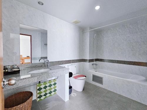 Koupelna v ubytování Nanthana Villa