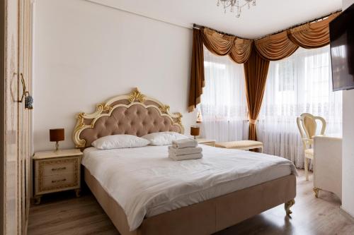 Wieniawskiego Royal Charm Apartment by BookingHost