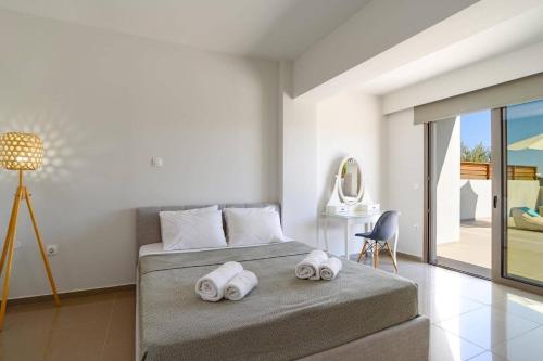 Postel nebo postele na pokoji v ubytování Villa Eva Olivestone by Villa Plus