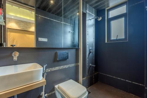 Koupelna v ubytování Glass house