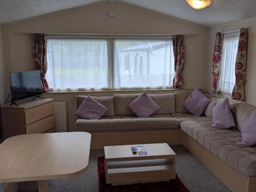 Posezení v ubytování Lovely 8 Berth Caravan At Kessingland Beach, Suffolk Ref 90025Pw