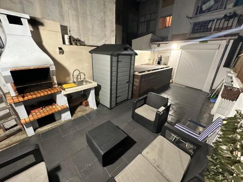 an aerial view of a kitchen with a stove and a chair at Cacém Maison in Cacém
