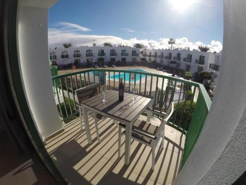 Cozy apartment with pool view