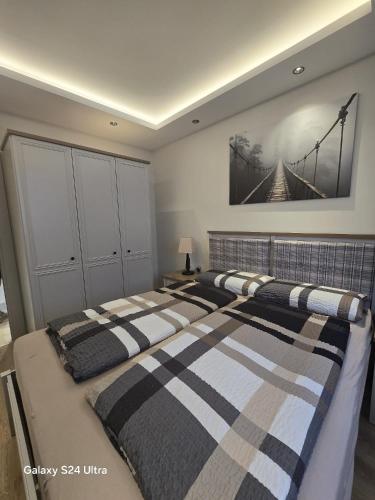 a bedroom with a bed with a bridge picture on the wall at Luxuriöse Ferienwohnung in Manavgat ilica in Ilıcaköy