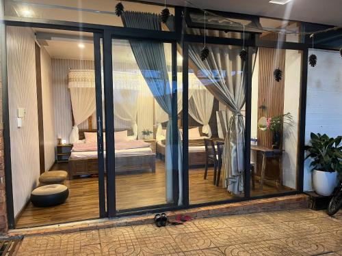 Postel nebo postele na pokoji v ubytování Peaceful Stream Homestay