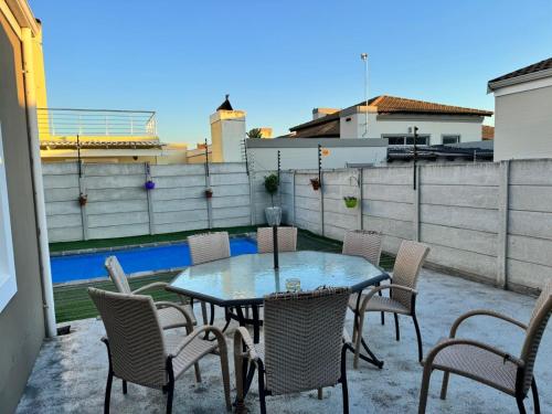 Πισίνα στο ή κοντά στο Blue Lily Haven Cape Town Self Catering Home