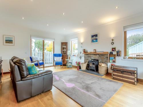 a living room with a couch and a fireplace at East Cottage in Croy