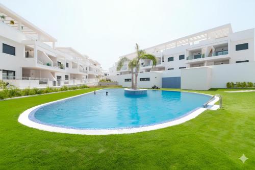 Nalia Horizon Penthouse, Outdoor living with solarium, BBQ, pool, hot tub - by OYOOSTAYS