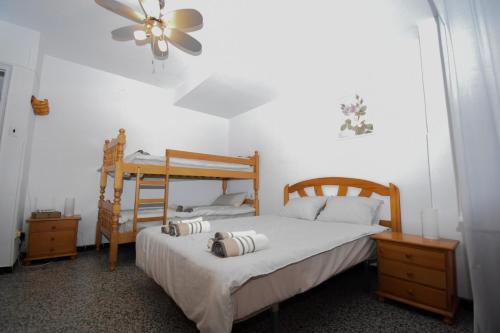 Postel nebo postele na pokoji v ubytování Piso cerca del castillo