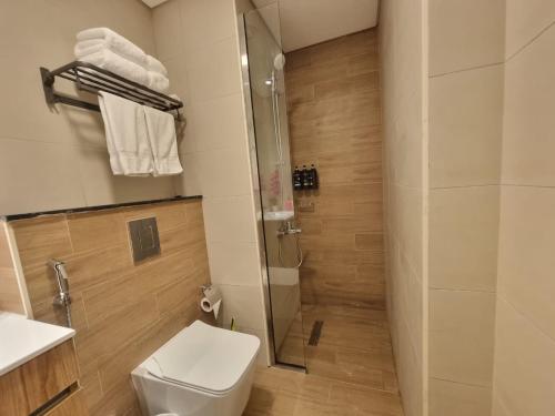 Koupelna v ubytování Snug Studio Near Cleveland Clinic & Downtown