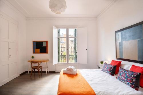 Apartamento Premium 5 Hab - 4 Baños- Balcón a Gran Vía - Grupos hasta 12 - Passeig Gràcia 8 min