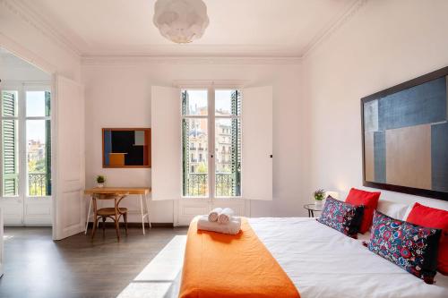 Apartamento Premium 5 Hab - 4 Baños- Balcón a Gran Vía - Grupos hasta 12 - Passeig Gràcia 8 min