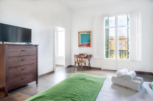 Apartamento Premium 5 Hab - 4 Baños- Balcón a Gran Vía - Grupos hasta 12 - Passeig Gràcia 8 min