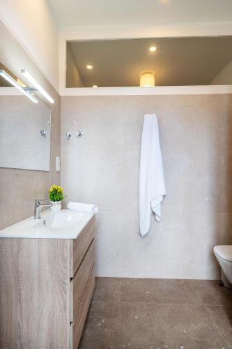 Apartamento Premium 5 Hab - 4 Baños- Balcón a Gran Vía - Grupos hasta 12 - Passeig Gràcia 8 min