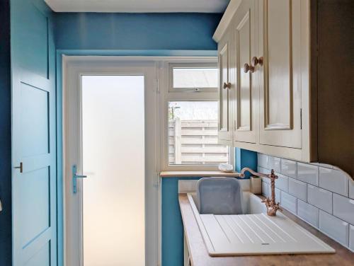 Köök või kööginurk majutusasutuses Sea Urchin - Pagham - Sea Front