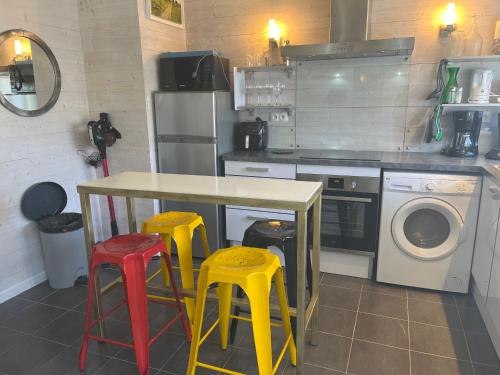 A kitchen or kitchenette at Maisonnette 40