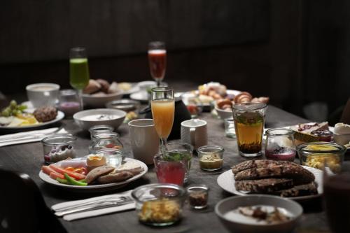 Comida en o cerca de este hotel