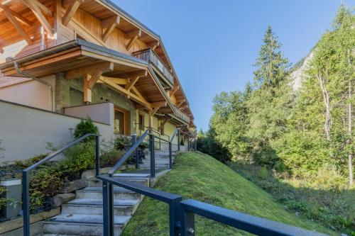 3 Sophie - B103 - Snow and Trek - Morzine