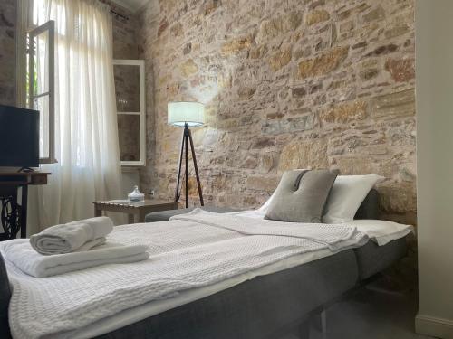 Sphinx Apartments - A