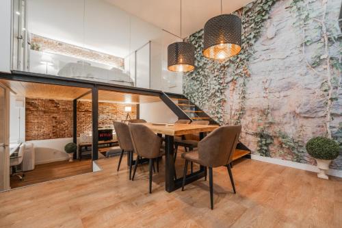 3min Walk Malasana - Trendy Cafes and Tapas Street