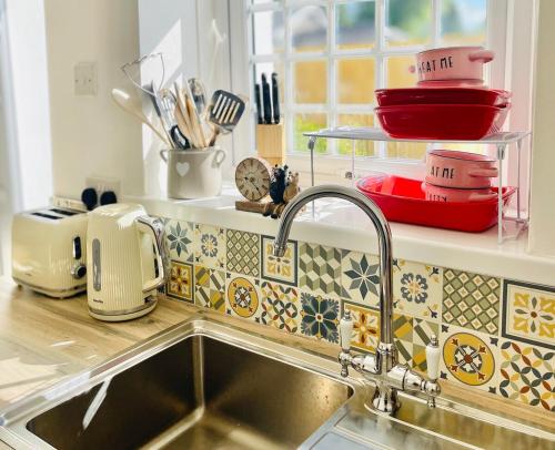 Küche/Küchenzeile in der Unterkunft Bear Cottage - Waterfall Country