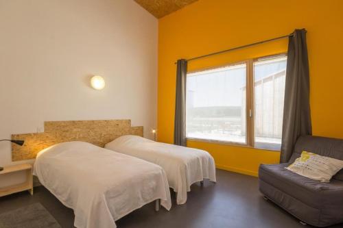 Ένα ή περισσότερα κρεβάτια σε δωμάτιο στο Gîte de la Gare 2