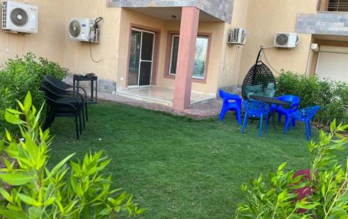 Garður fyrir utan شاليه ارضي غرفتين و2 تواليت لاجولي العين السخنه عائلات فقط