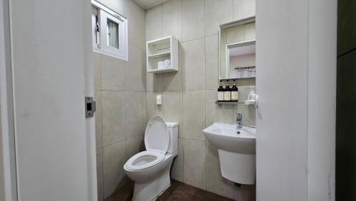 Ένα μπάνιο στο Rare House 1