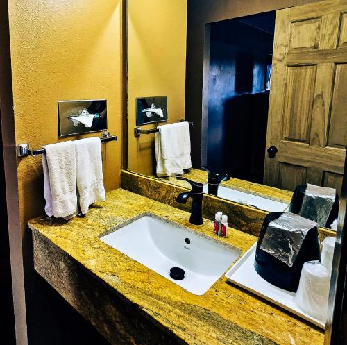 Φωτογραφία από το άλμπουμ του Econo Lodge Eagle Nest σε Eagle Nest